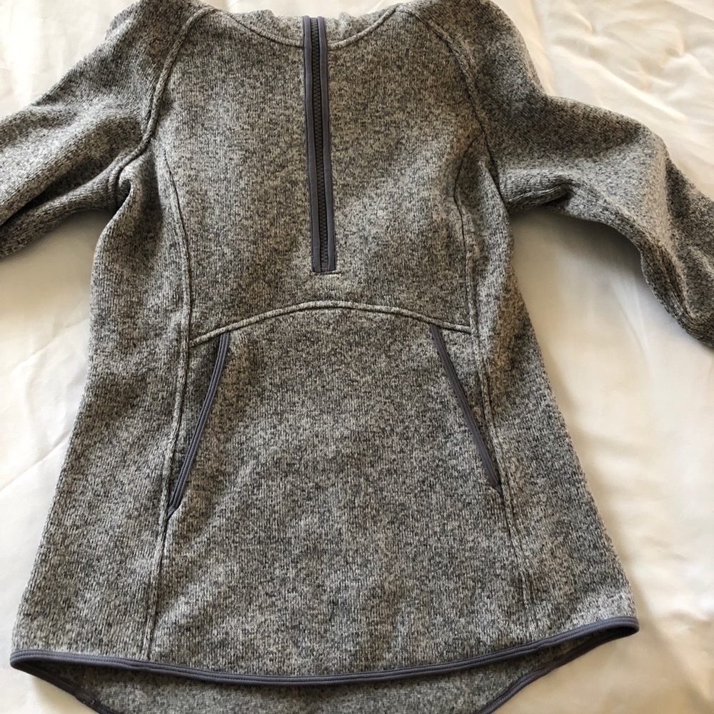 Lululemon hooded gray pullover 1/4 zip EUC